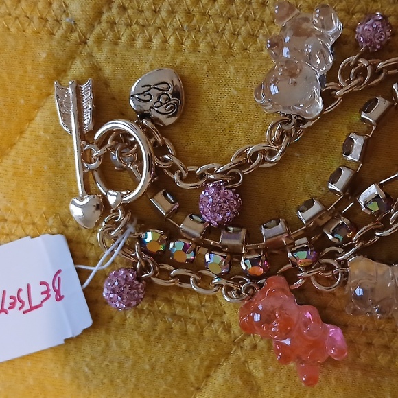 Betsey Johnson Gummy Bear Lucite Pink Rhinestone Bracelet Nwt Rare - Picture 4 of 4